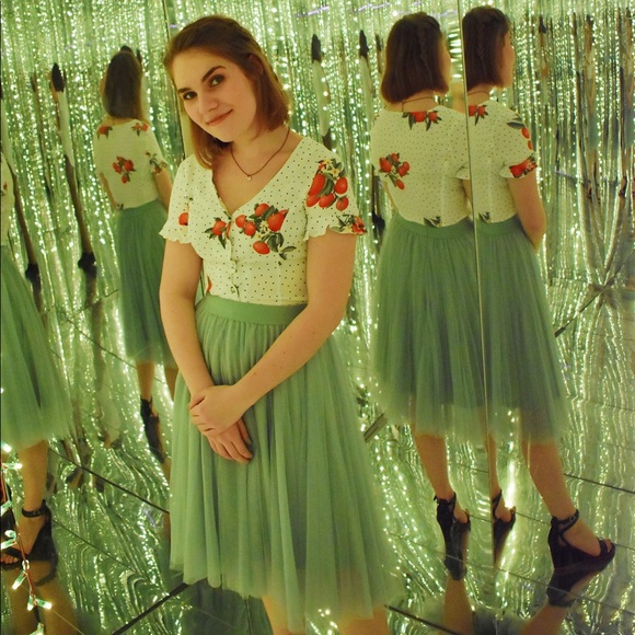 Meet your seller!!! 🍑 - Picture 2 of 5